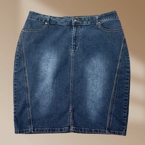No Fuze Women's Sz 18 Knee Length Jean Skirt Embroidered Accents Stylish Chic